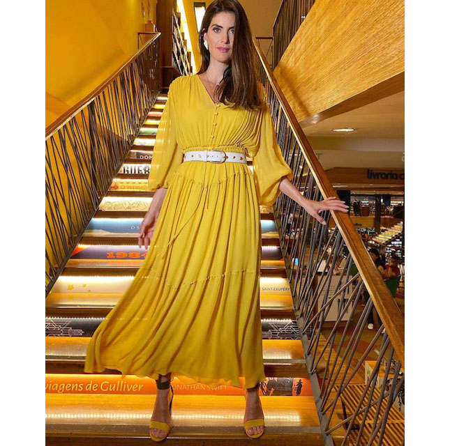 Isabella Fiorentino usa vestido amarelo (elegante x romântico)