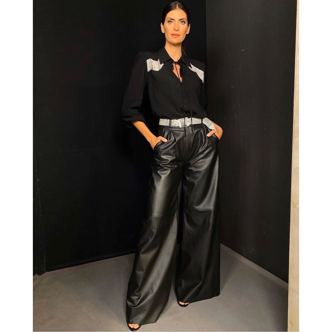 Isabella Fiorentino veste look total black para o Esquadrão da Moda