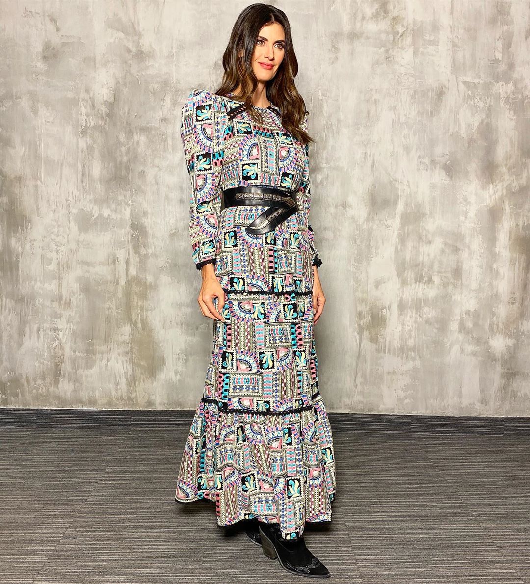 Isabella Fiorentino usa vestido estampado para o Esquadrão da Moda