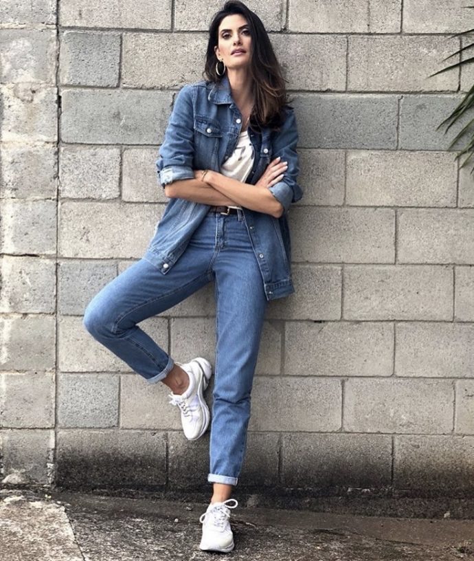 Isabella Fiorentino veste um look total jeans