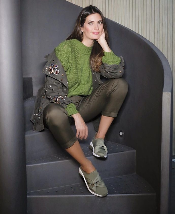 Isabella Fiorentino veste um look confortável em tons de verde
