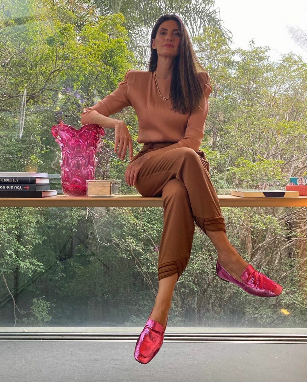 10 jeitos lindos de usar calça marrom