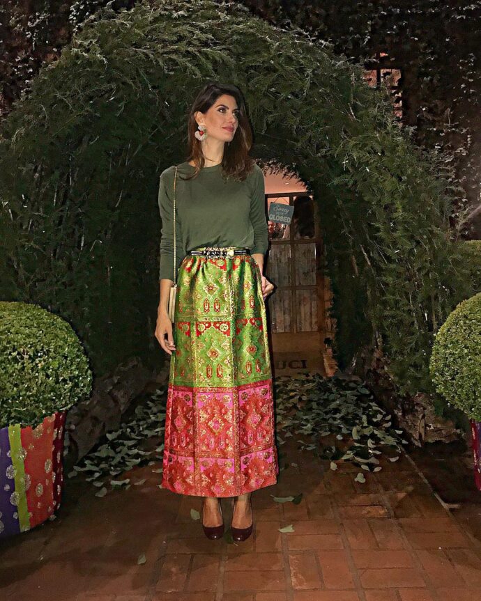 isabella fiorentino usa saia decorada e blusa verde