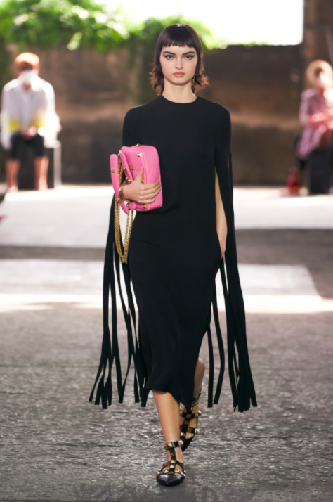 Vestido preto de franjas - Valentino Ready-to-wear 2021